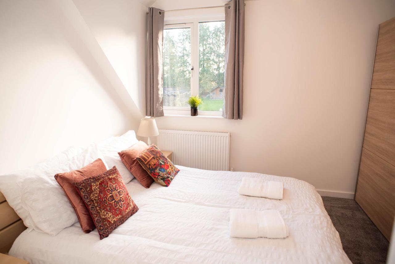 Walnut Flats: Cozy 2-Bedroom Near Oxford with Netflix & Parking Kidlington Exterior photo