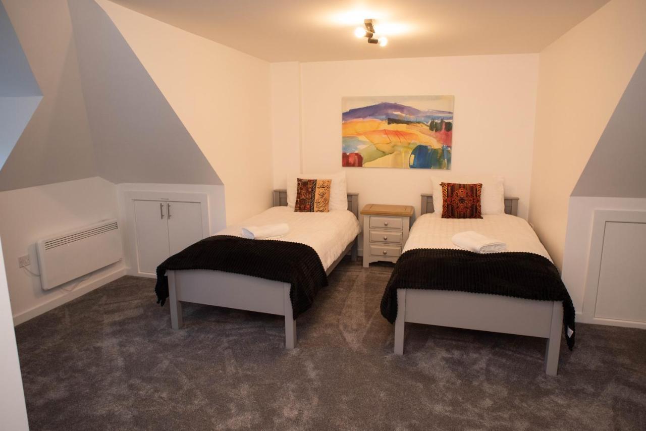 Walnut Flats: Cozy 2-Bedroom Near Oxford with Netflix & Parking Kidlington Exterior photo