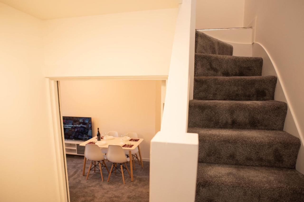 Walnut Flats: Cozy 2-Bedroom Near Oxford with Netflix & Parking Kidlington Exterior photo