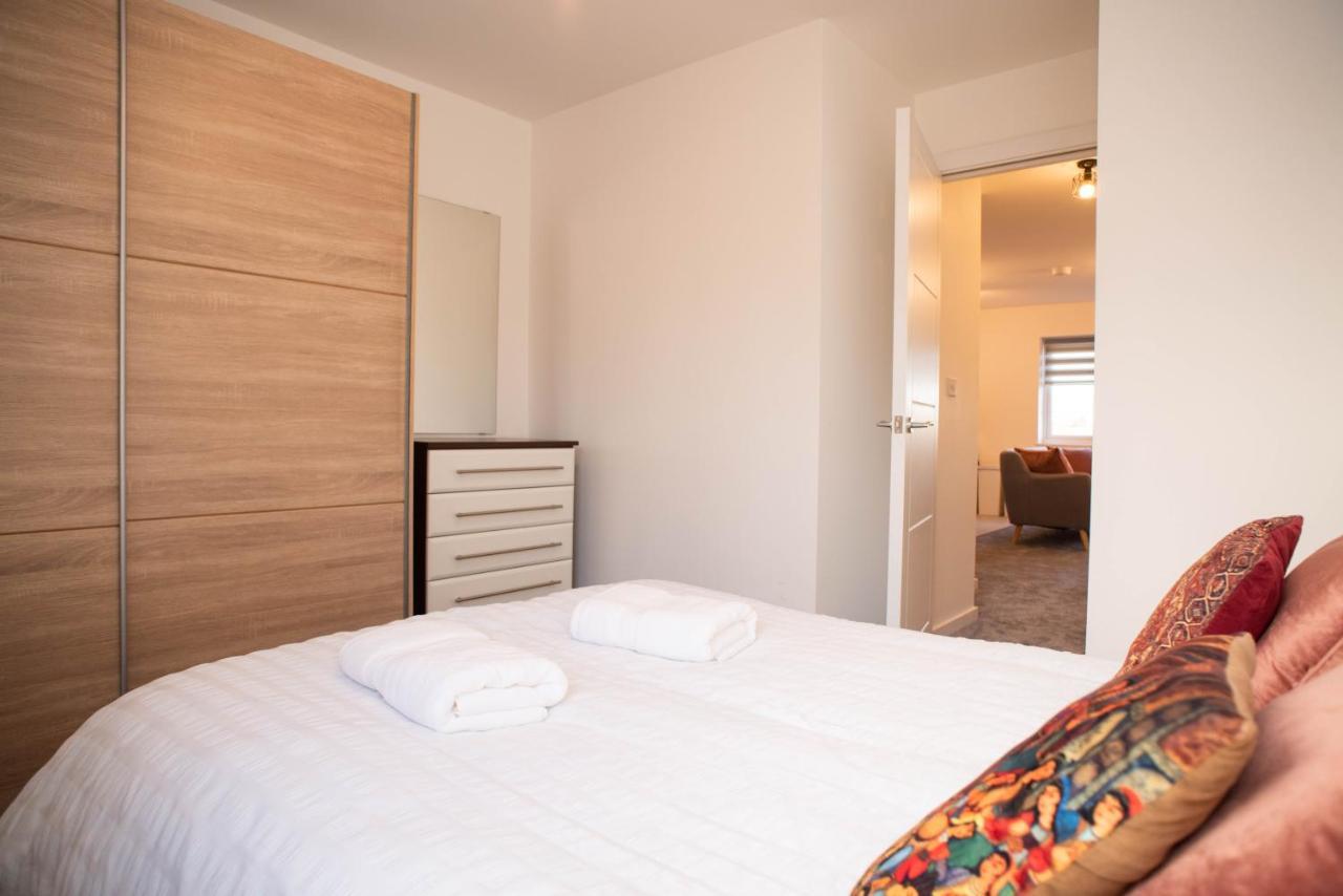 Walnut Flats: Cozy 2-Bedroom Near Oxford with Netflix & Parking Kidlington Exterior photo