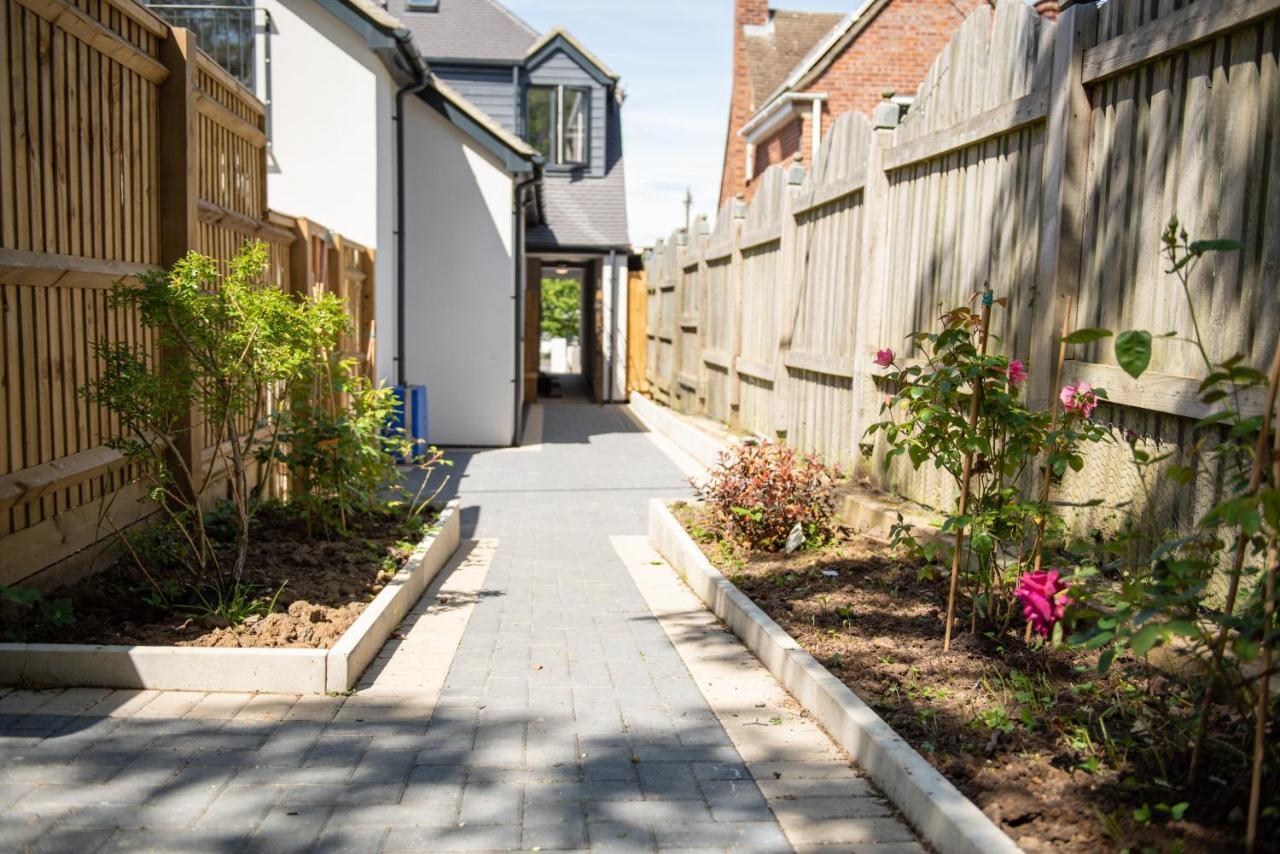 Walnut Flats: Cozy 2-Bedroom Near Oxford with Netflix & Parking Kidlington Exterior photo