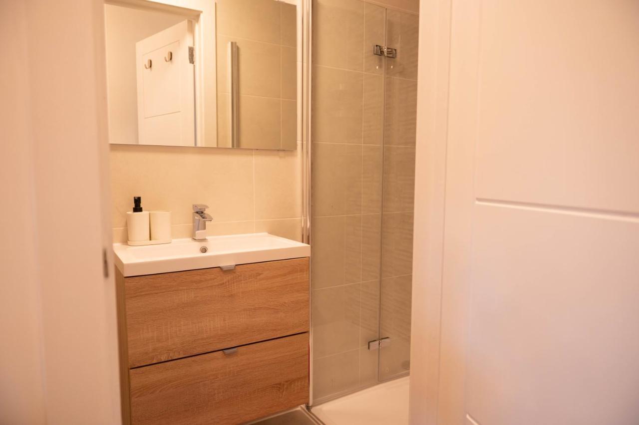 Walnut Flats: Cozy 2-Bedroom Near Oxford with Netflix & Parking Kidlington Exterior photo