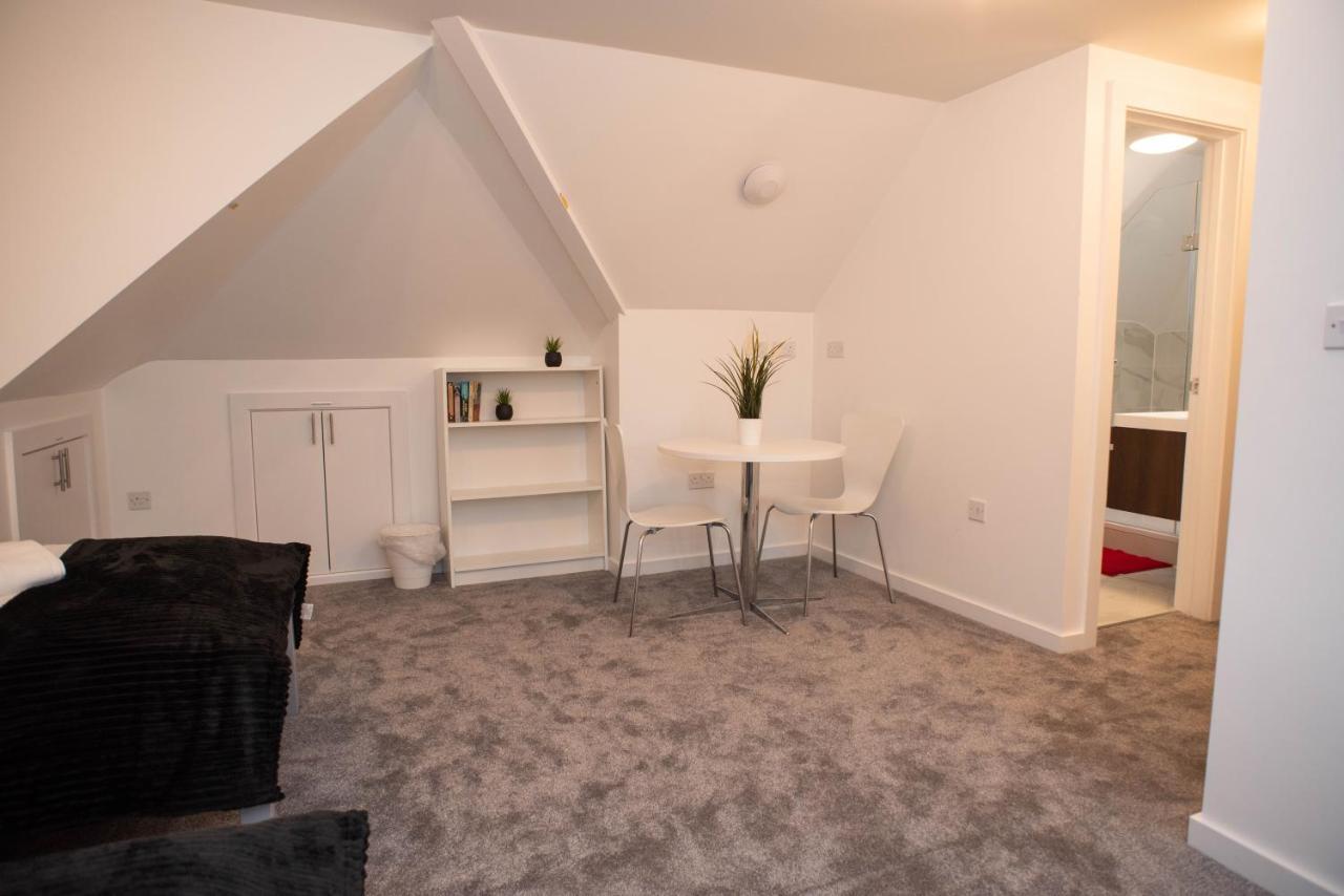 Walnut Flats: Cozy 2-Bedroom Near Oxford with Netflix & Parking Kidlington Exterior photo